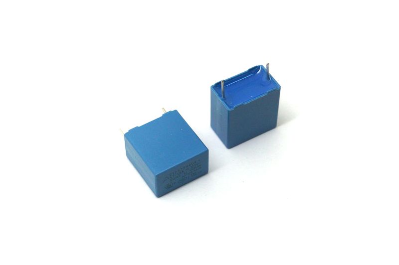 картинка Конденсатор Epcos X2 0,68мкФ 305В | ВсеКомпоненты.ру