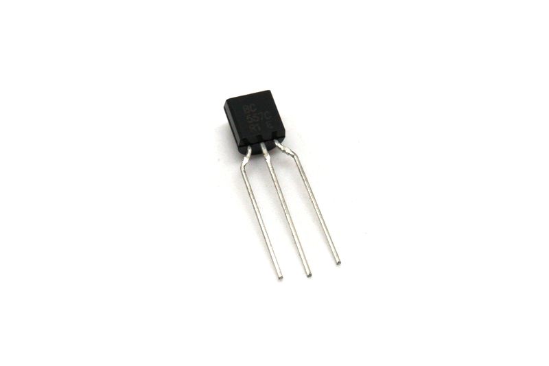 картинка Транзистор BC557C PNP | ВсеКомпоненты.ру