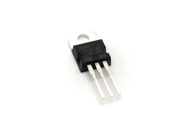 картинка Транзистор ST13009L NPN | ВсеКомпоненты.ру